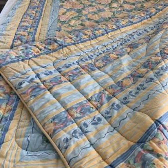 VINTAGE Croscill Fiesta Yellow, Blue Comforter - Full - Picture 2 of 4